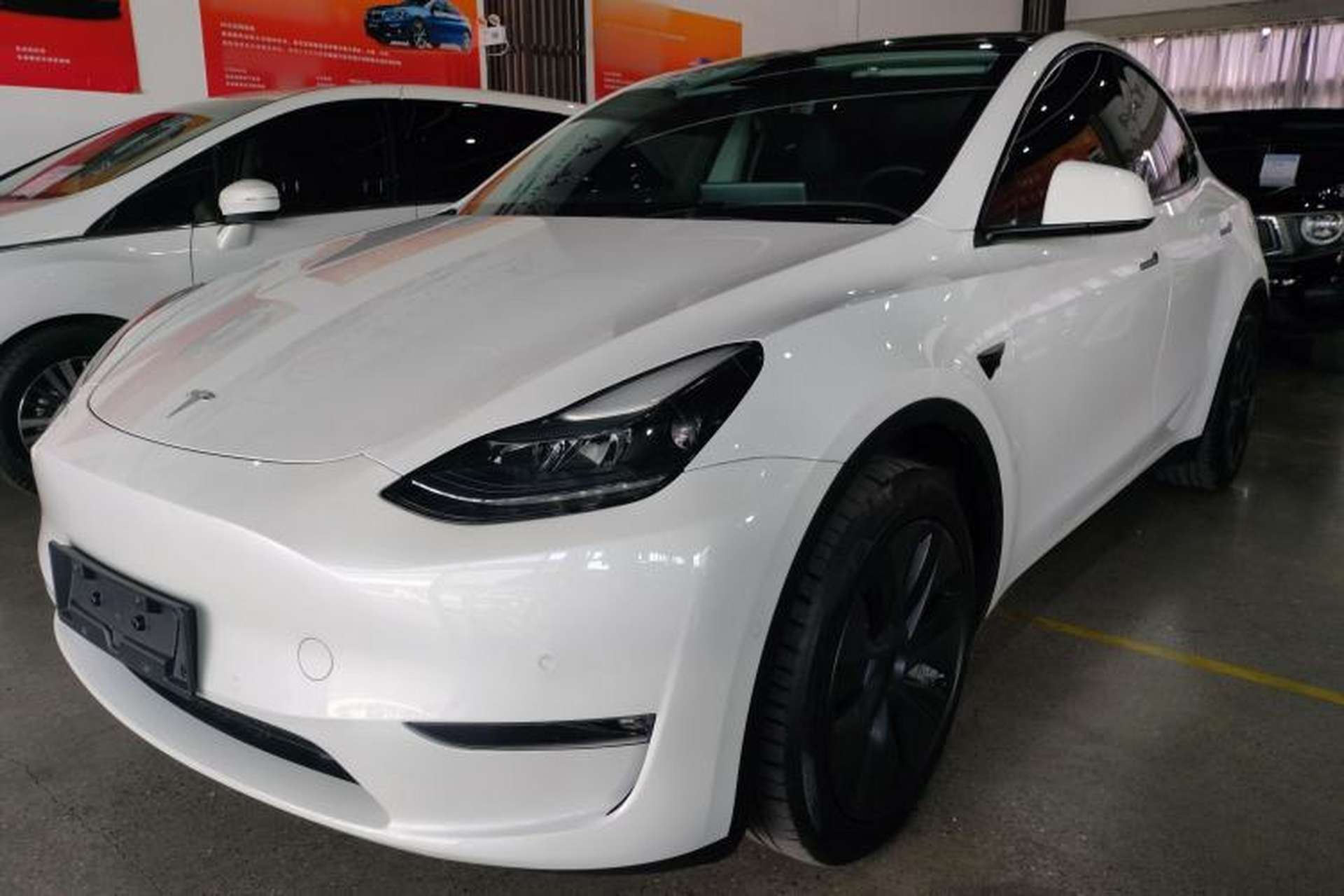 Used Tesla Model Y 2023 Long-Range All-Wheel-Drive Version Front Left 45 Deg