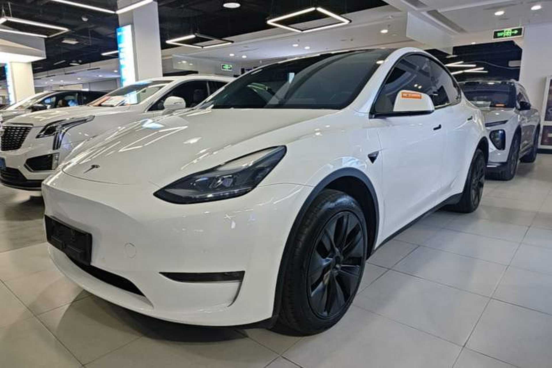 Used Tesla Model Y 2023 Long-Range All-Wheel-Drive Version Front Left 45 Deg