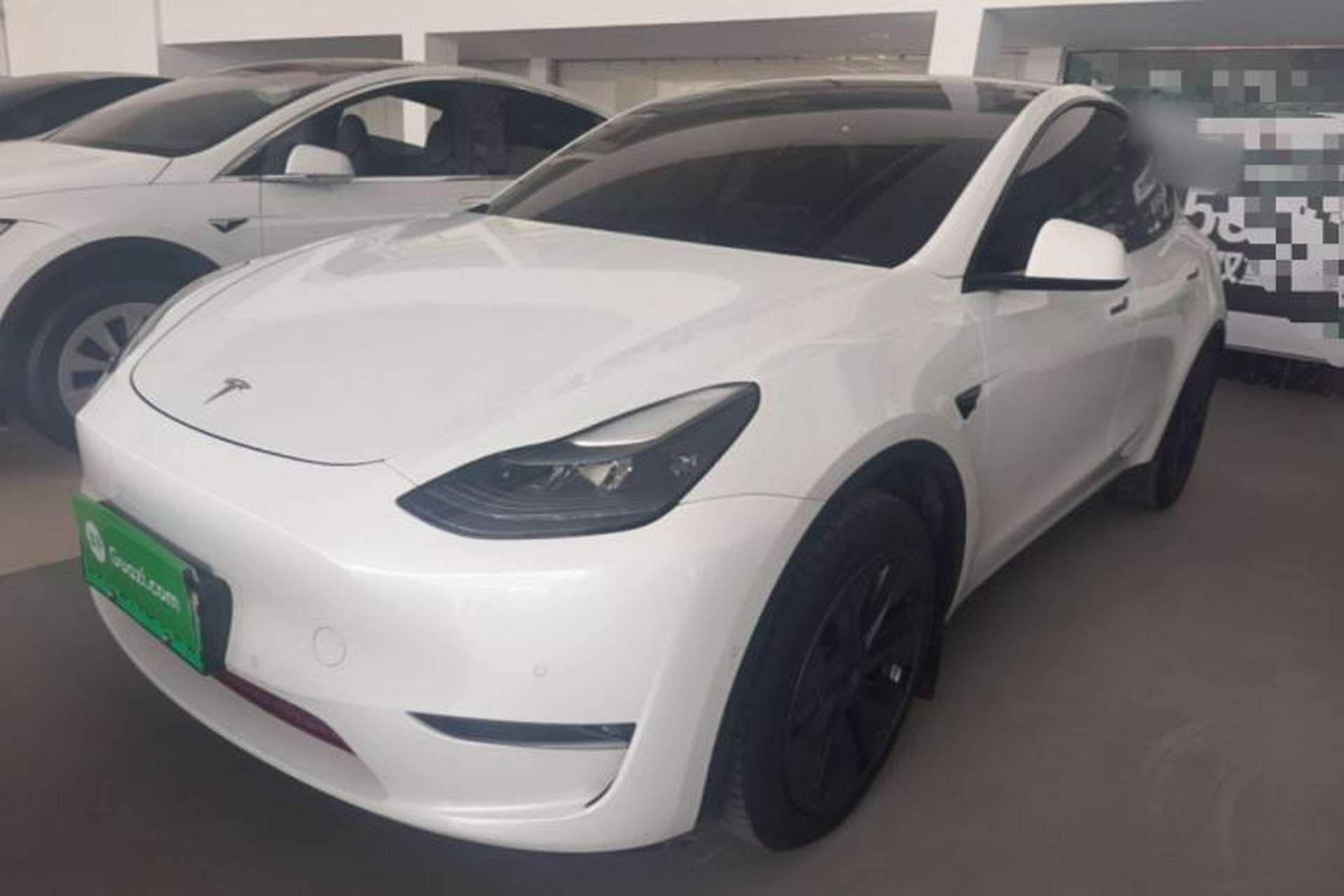 Used Tesla Model Y 2023 Long-Range All-Wheel-Drive Version Front Left 45 Deg