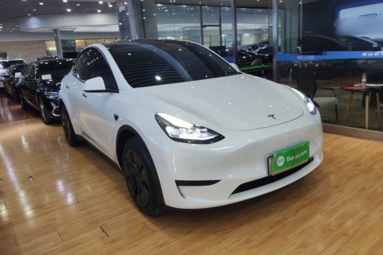 Used Tesla Model Y 2023 Rear-Wheel-Drive Version Front Right 45 Deg