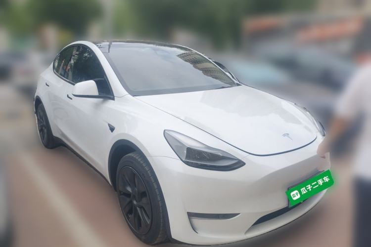 Used Tesla Model Y 2023 Long-Range All-Wheel-Drive Version Front Right 45 Deg