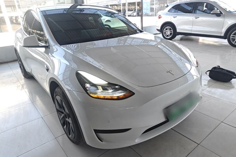 Used Tesla Model Y 2023 Rear-Wheel-Drive Version Front Right 45 Deg
