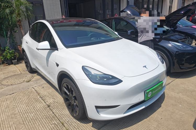Used Tesla Model Y 2023 Rear-Wheel-Drive Version Front Right 45 Deg