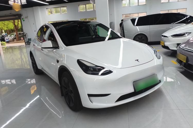 Used Tesla Model Y 2023 Rear-Wheel-Drive Version Front Right 45 Deg
