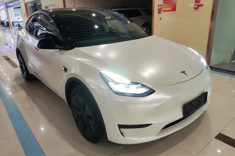 Used Tesla Model Y 2023 Rear-Wheel-Drive Version Front Right 45 Deg