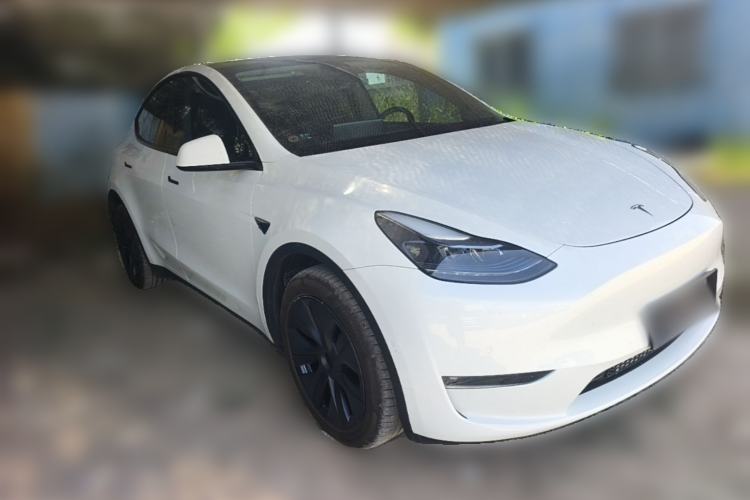 Used Tesla Model Y 2023 Long-Range All-Wheel-Drive Version Front Right 45 Deg
