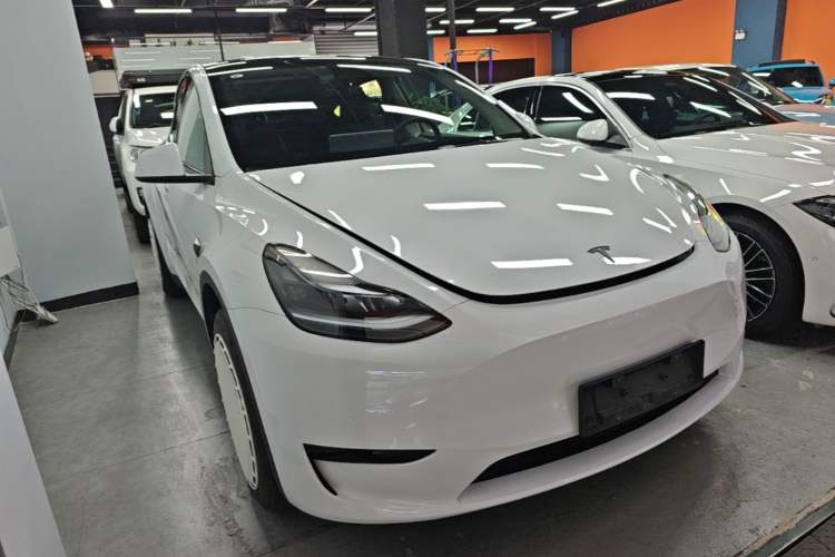 Used Tesla Model Y 2023 Rear-Wheel-Drive Version Front Right 45 Deg