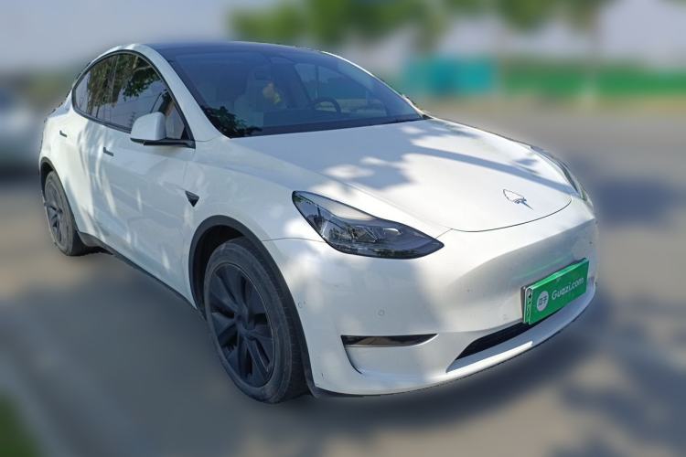 Used Tesla Model Y 2023 Long-Range All-Wheel-Drive Version Front Right 45 Deg