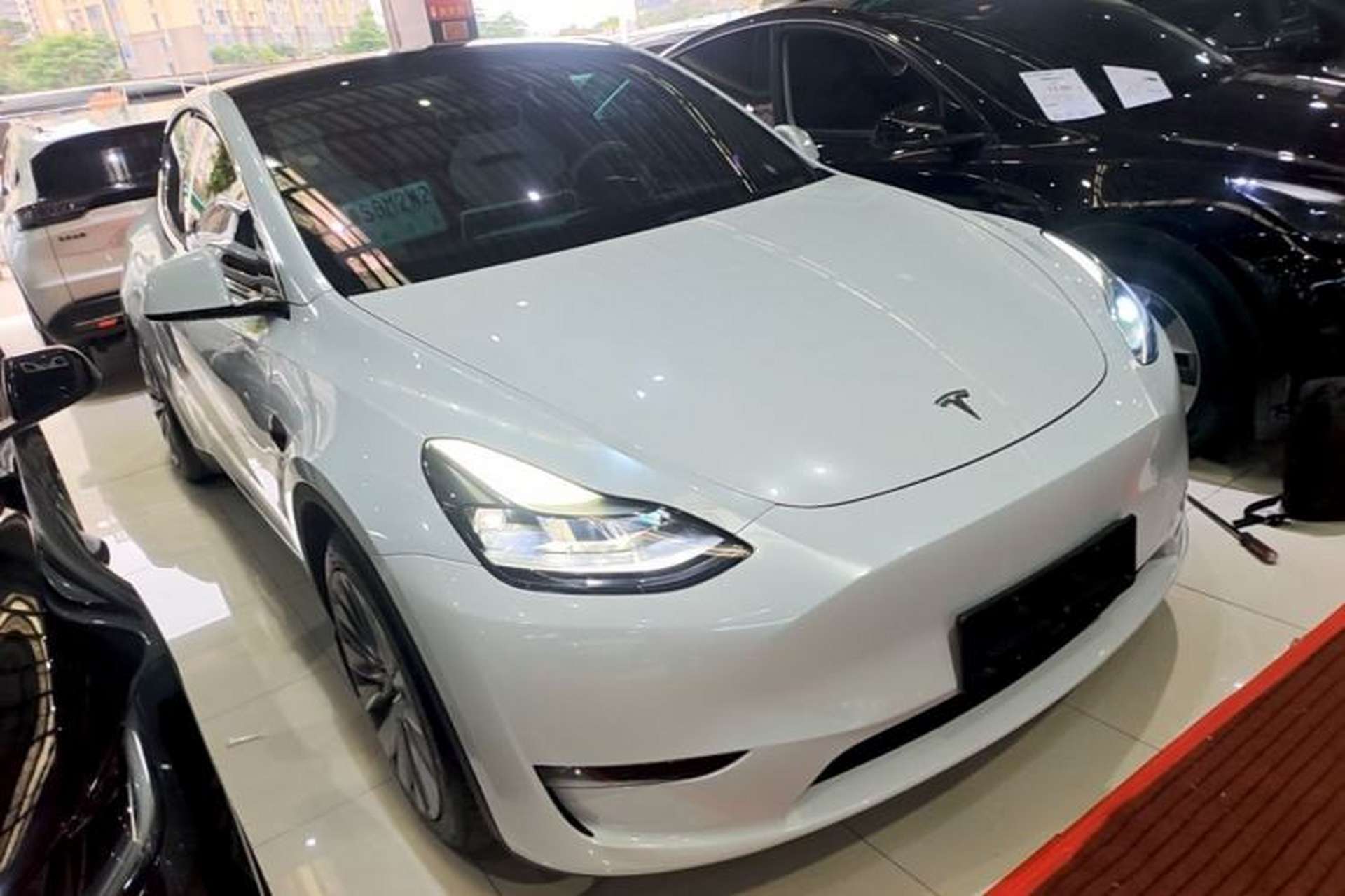 Used Tesla Model Y 2023 Long-Range All-Wheel-Drive Version Front Right 45 Deg