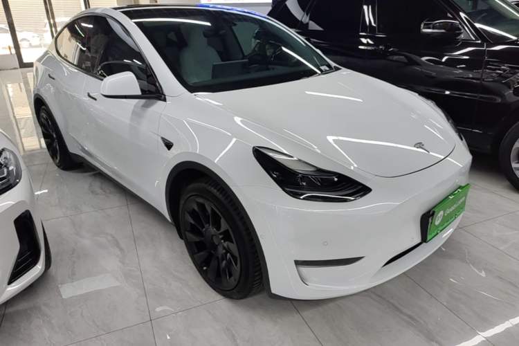 Used Tesla Model Y 2023 Long-Range All-Wheel-Drive Version Front Right 45 Deg