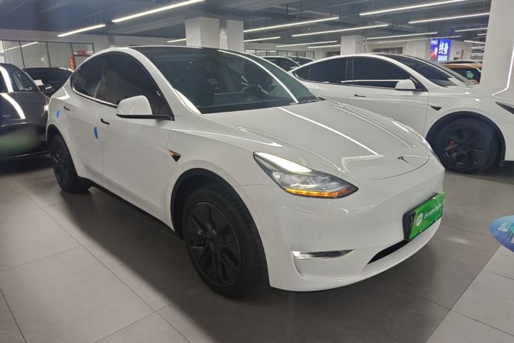 Used Tesla Model Y 2023 Long-Range All-Wheel-Drive Version Front Right 45 Deg