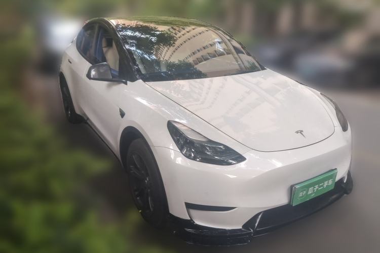 Used Tesla Model Y 2023 Rear-Wheel-Drive Version Front Right 45 Deg