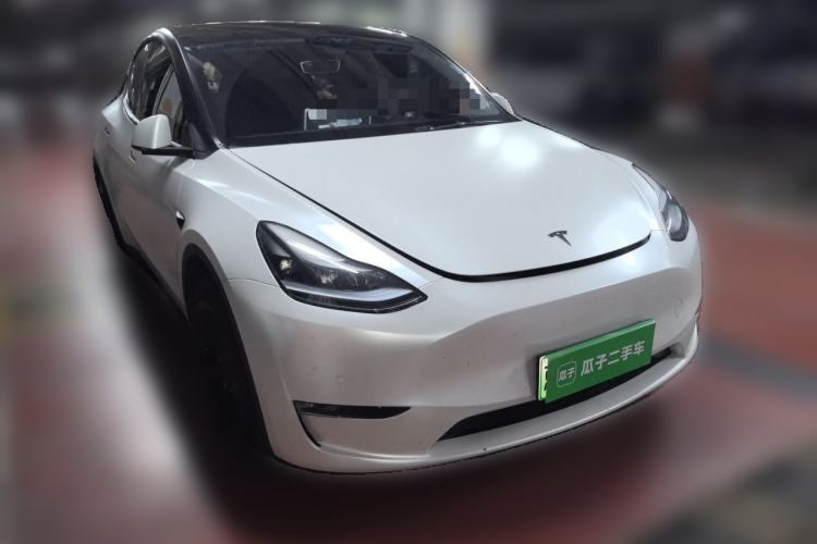 Used Tesla Model Y 2023 Long-Range All-Wheel-Drive Version Front Right 45 Deg