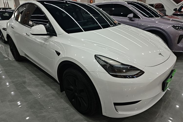 Used Tesla Model Y 2023 Rear-Wheel-Drive Version Front Right 45 Deg