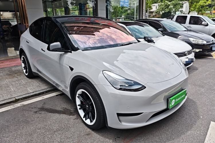 Used Tesla Model Y 2023 Rear-Wheel-Drive Version Front Right 45 Deg