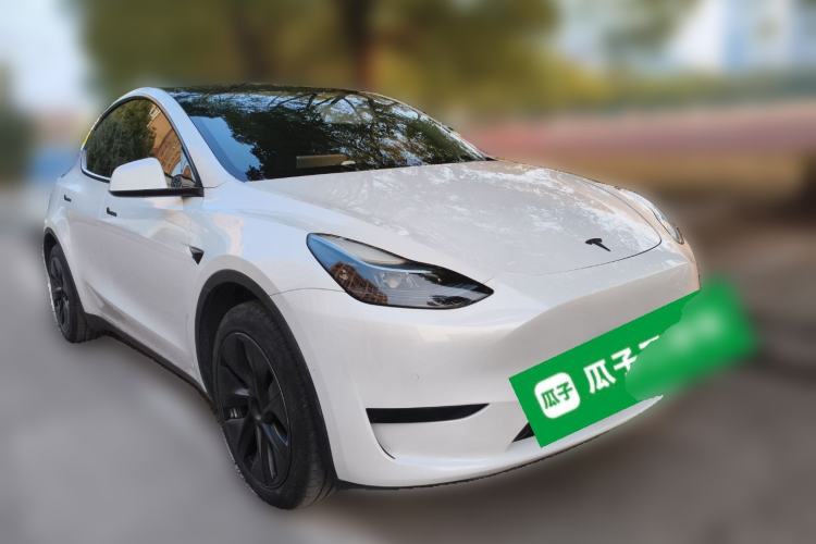 Used Tesla Model Y 2023 Rear-Wheel-Drive Version Front Right 45 Deg