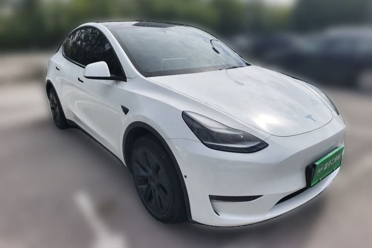 Used Tesla Model Y 2023 Long-Range All-Wheel-Drive Version Front Right 45 Deg