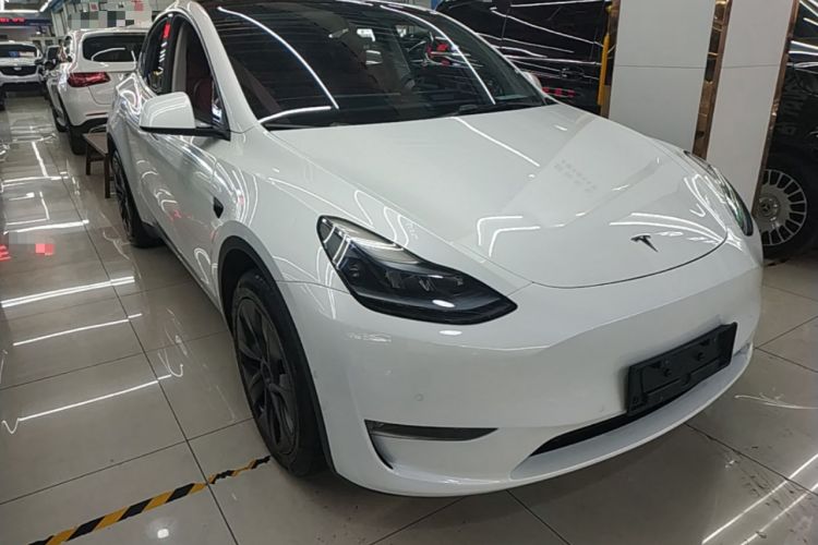 Used Tesla Model Y 2023 Long-Range All-Wheel-Drive Version Front Right 45 Deg