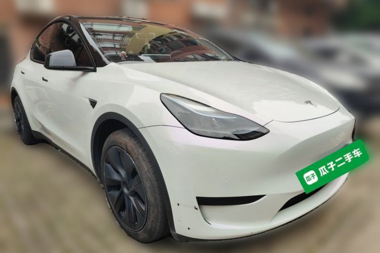 Used Tesla Model Y 2023 Rear-Wheel-Drive Version Front Right 45 Deg