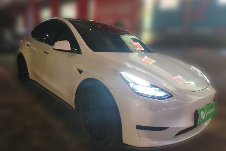 Used Tesla Model Y 2023 Rear-Wheel-Drive Version Front Right 45 Deg