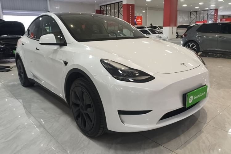 Used Tesla Model Y 2023 Rear-Wheel-Drive Version Front Right 45 Deg