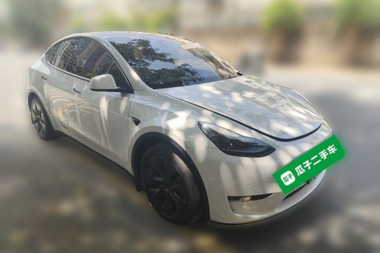 Used Tesla Model Y 2023 Long-Range All-Wheel-Drive Version Front Right 45 Deg