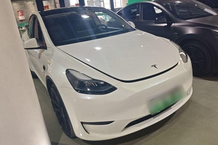 Used Tesla Model Y 2023 Long-Range All-Wheel-Drive Version Front Right 45 Deg