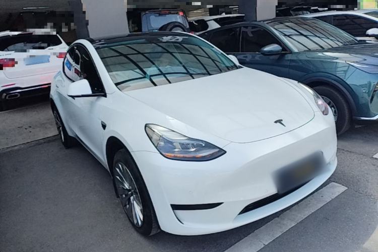 Used Tesla Model Y 2023 Rear-Wheel-Drive Version Front Right 45 Deg