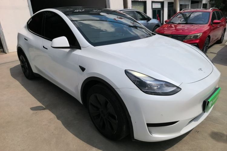 Used Tesla Model Y 2023 Rear-Wheel-Drive Version Front Right 45 Deg