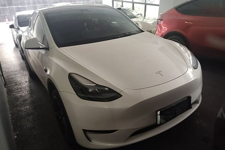 Used Tesla Model Y 2023 Long-Range All-Wheel-Drive Version Front Right 45 Deg
