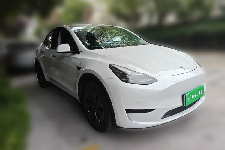 Used Tesla Model Y 2023 Rear-Wheel-Drive Version Front Right 45 Deg