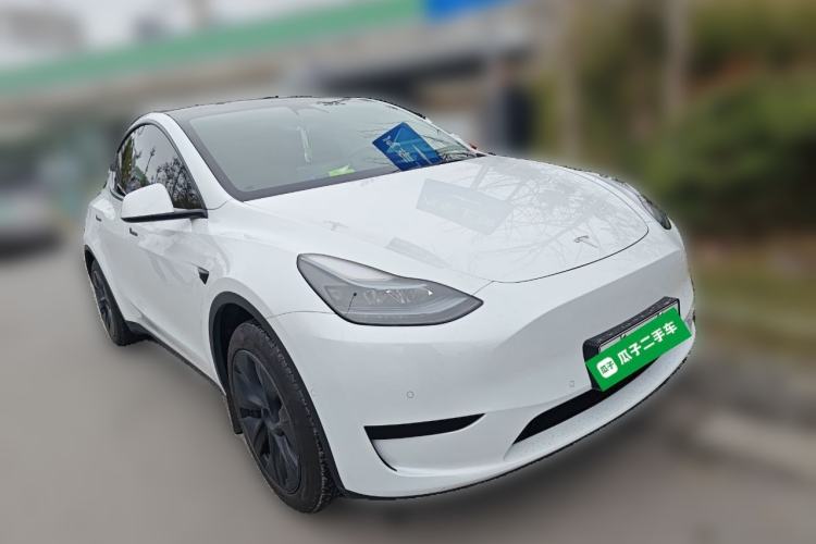 Used Tesla Model Y 2023 Rear-Wheel-Drive Version Front Right 45 Deg