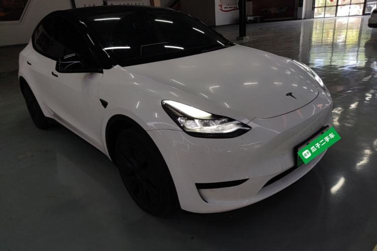 Used Tesla Model Y 2023 Rear-Wheel-Drive Version Front Right 45 Deg