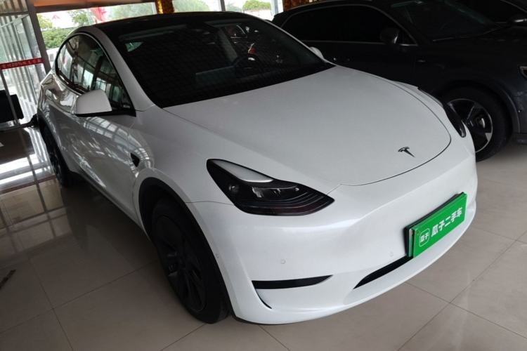 Used Tesla Model Y 2023 Rear-Wheel-Drive Version Front Right 45 Deg