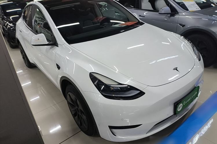 Used Tesla Model Y 2023 Rear-Wheel-Drive Version Front Right 45 Deg