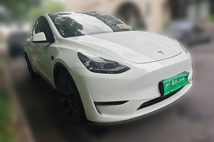Used Tesla Model Y 2023 Long-Range All-Wheel-Drive Version Front Right 45 Deg