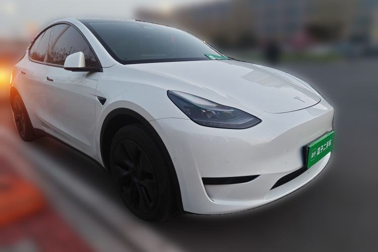 Used Tesla Model Y 2023 Rear-Wheel-Drive Version Front Right 45 Deg