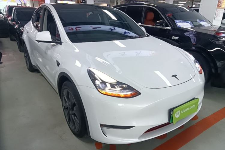Used Tesla Model Y 2023 Long-Range All-Wheel-Drive Version Front Right 45 Deg