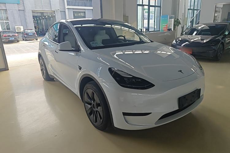 Used Tesla Model Y 2023 Rear-Wheel-Drive Version Front Right 45 Deg