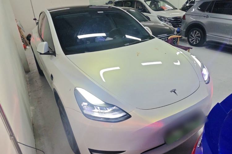 Used Tesla Model Y 2023 Rear-Wheel-Drive Version Front Right 45 Deg