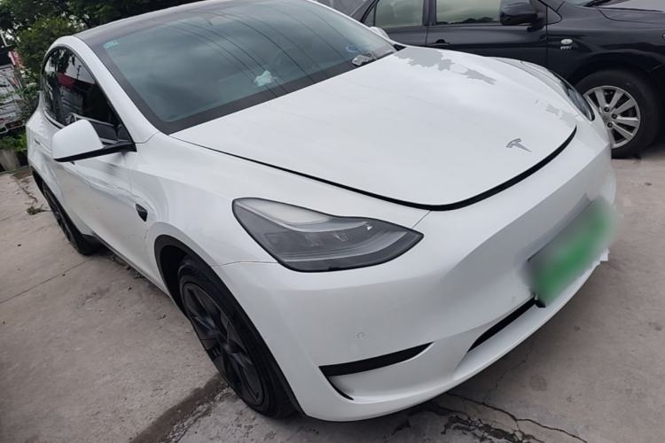 Used Tesla Model Y 2023 Rear-Wheel-Drive Version Front Right 45 Deg