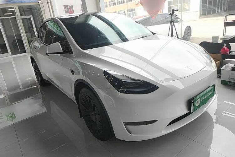 Used Tesla Model Y 2023 Long-Range All-Wheel-Drive Version Front Right 45 Deg