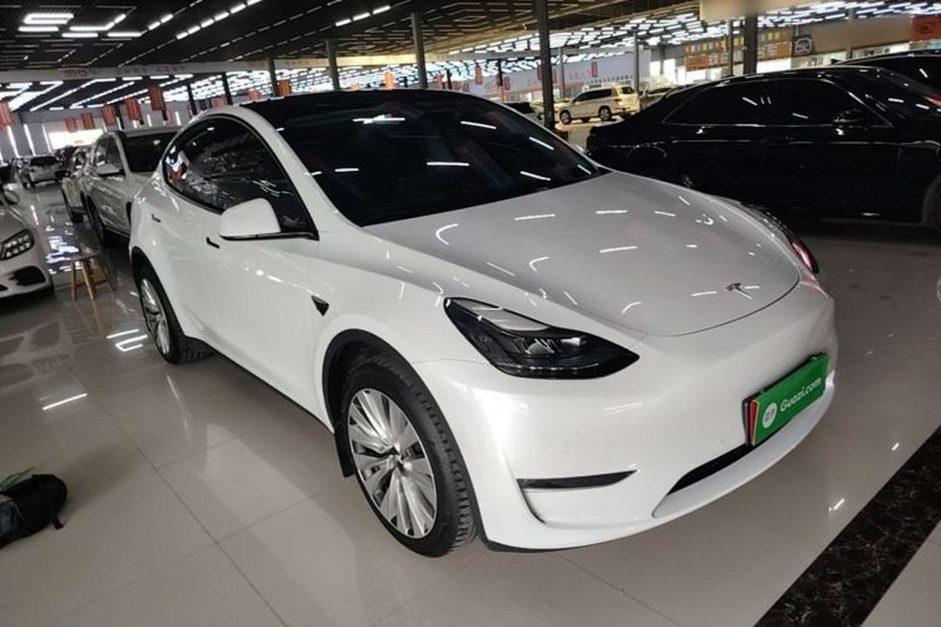 Used Tesla Model Y 2023 Long-Range All-Wheel-Drive Version Front Right 45 Deg