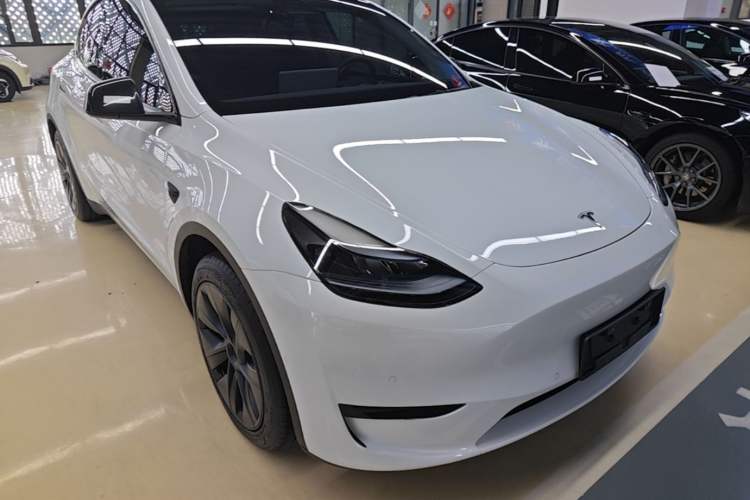 Used Tesla Model Y 2023 Rear-Wheel-Drive Version Front Right 45 Deg