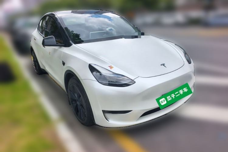 Used Tesla Model Y 2023 Long-Range All-Wheel-Drive Version Front Right 45 Deg