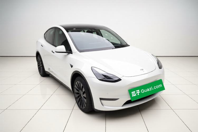 Used Tesla Model Y 2023 Long-Range All-Wheel-Drive Version Front Right 45 Deg