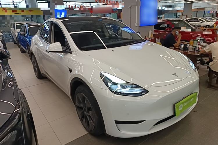 Used Tesla Model Y 2023 Rear-Wheel-Drive Version Front Right 45 Deg
