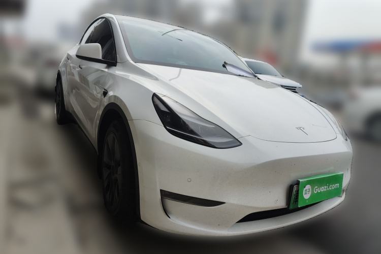 Used Tesla Model Y 2023 Long-Range All-Wheel-Drive Version Front Right 45 Deg