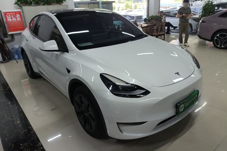 Used Tesla Model Y 2023 Long-Range All-Wheel-Drive Version Front Right 45 Deg