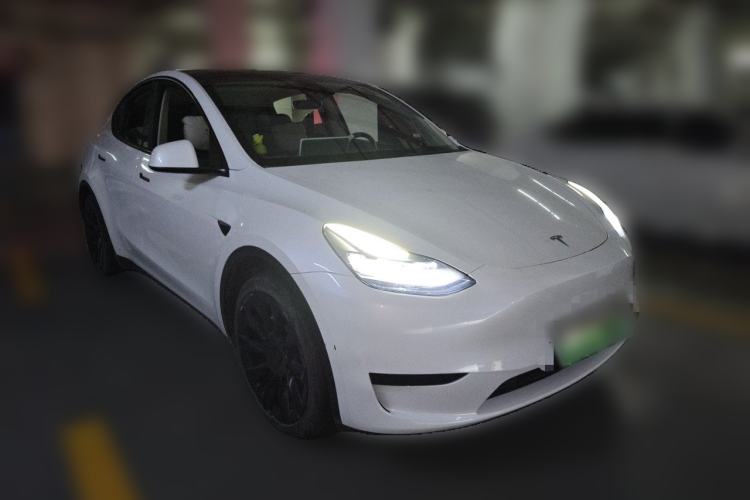 Used Tesla Model Y 2023 Rear-Wheel-Drive Version Front Right 45 Deg